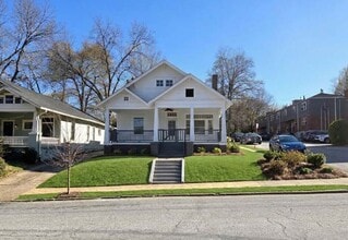 Building Photo - 2BD/2BTH Home with FLEX SPACE Available with Off Street Parking