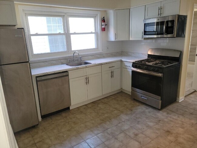 Building Photo - 19 E 40th St