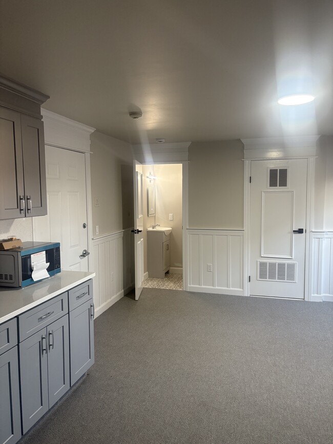 Building Photo - 19 Main St