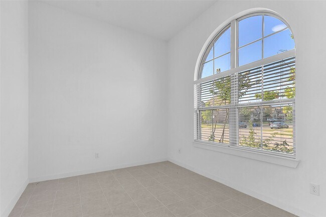 Foto del edificio - 1805 Everglades Dr