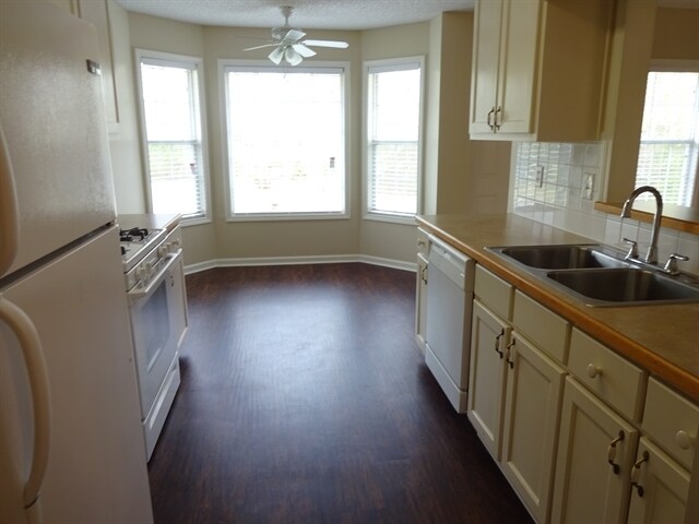 Building Photo - 1499 Elena Drive