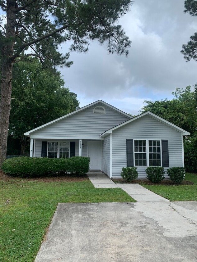 3 Bedroom 2 Bath on Park Ave. Available - 3 Bedroom 2 Bath on Park Ave. Available