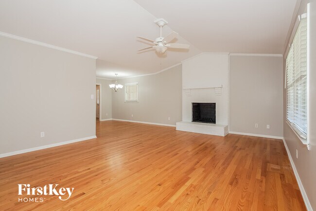 Foto del edificio - 4436 Huntington Dr