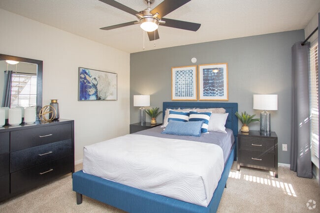 2BR, 2BA - 996SF - B2 Model - Laurel Heights at Cityview