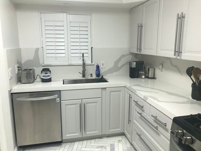 1st fl Kitchen - 3401 Barham Blvd