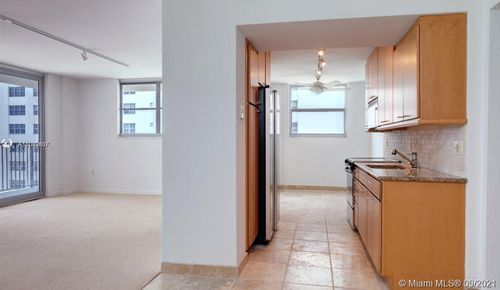 Building Photo - 9273 Collins Ave