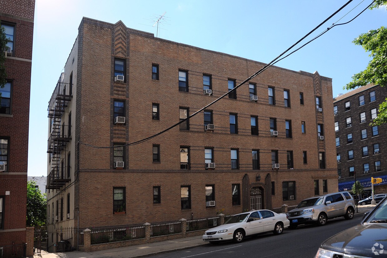 Building Photo - 25-75 33rd St