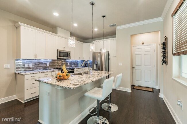 Building Photo - 458 Harbor Springs Dr