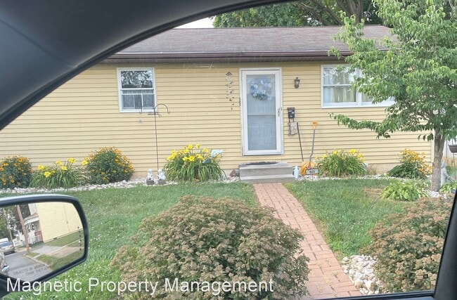 3 br, 2.5 bath House - 1525 Washington St photo'