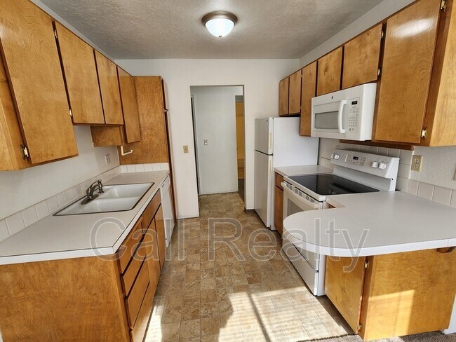 Foto del edificio - 310 N Raymond Rd