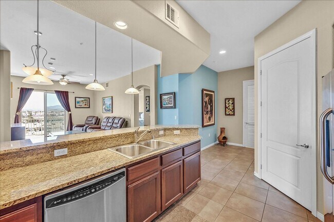 Building Photo - Partially Furnished 2 Bedroom 2 Bathroom Luxury Condo!