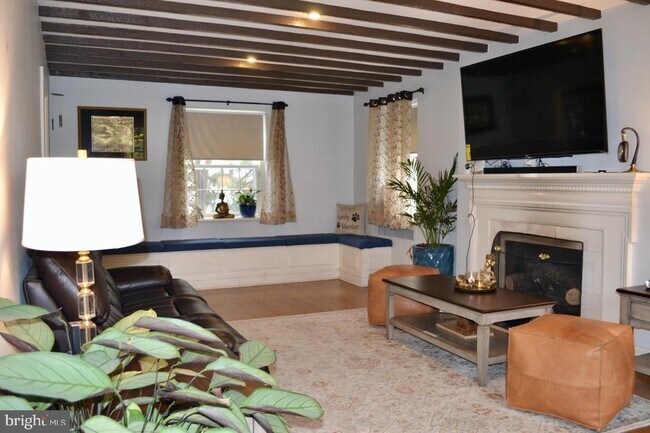 Foto del edificio - 108 Rolling Rd