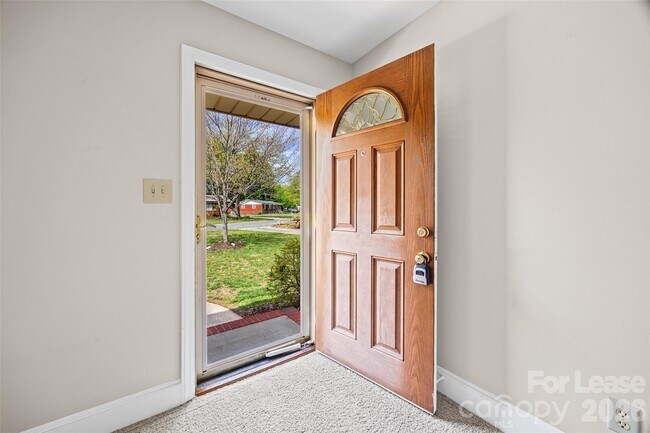 Foto del edificio - 4827 Harcourt Ln