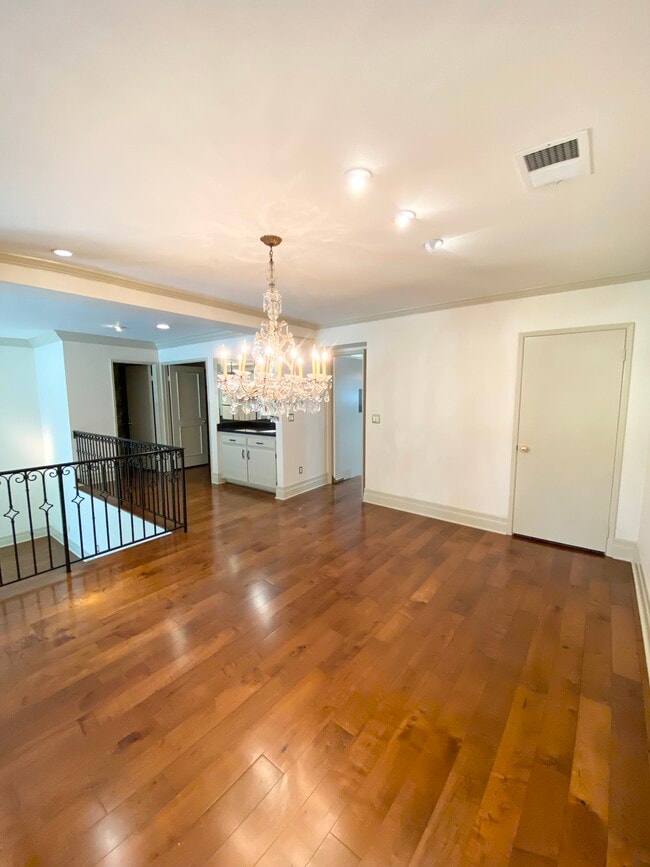 Building Photo - 336 S Orange Grove Blvd