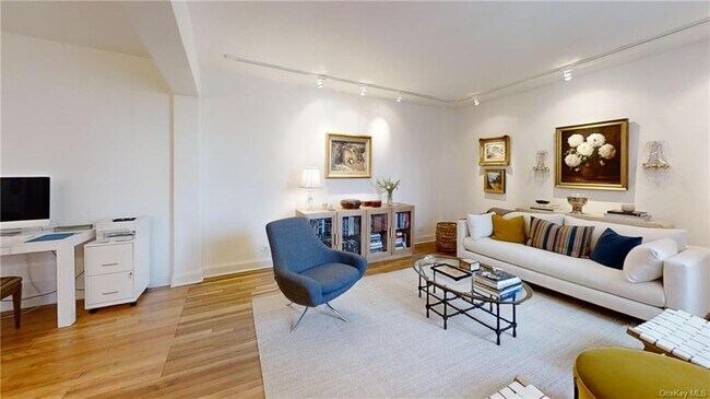Building Photo - 3840 Greystone Ave