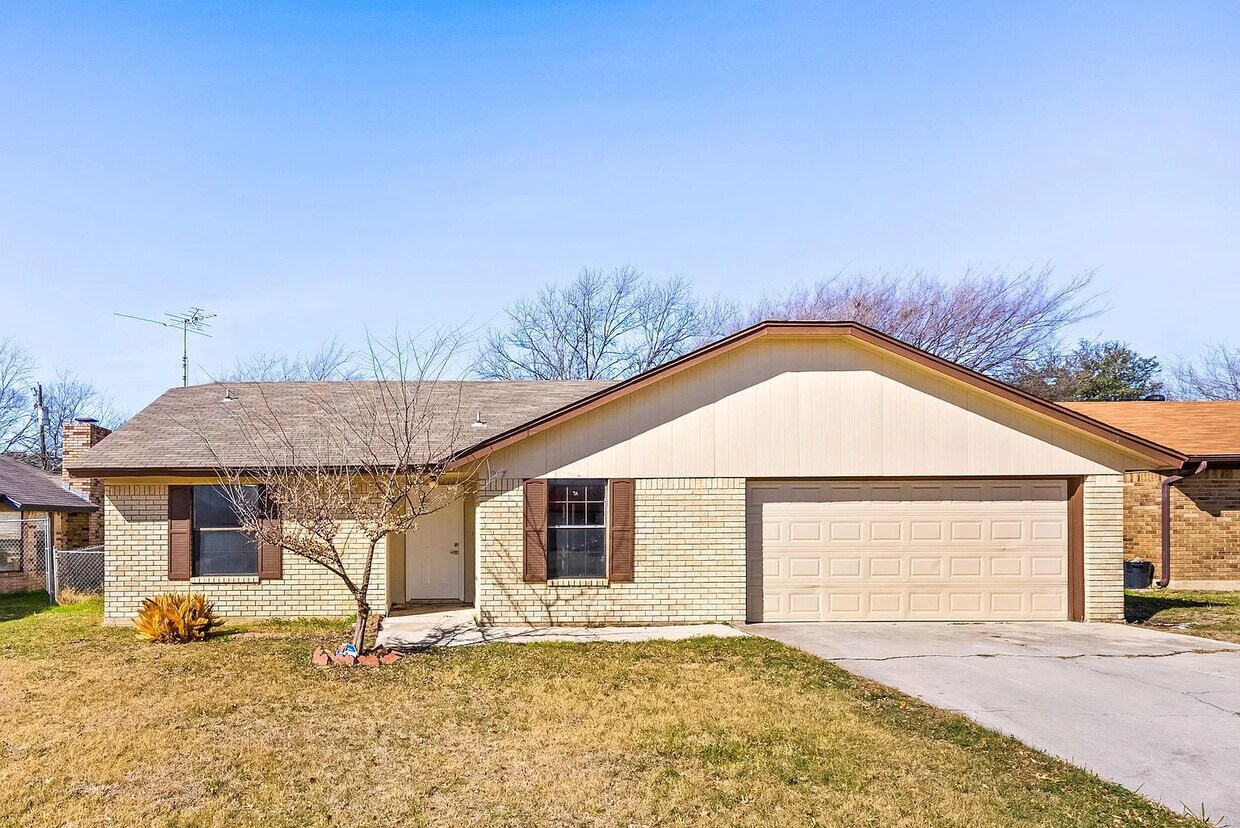 Front - 1907 Moonlight Dr