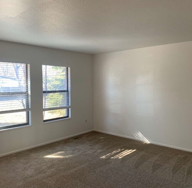 Foto del edificio - 818 Mansfield Dr