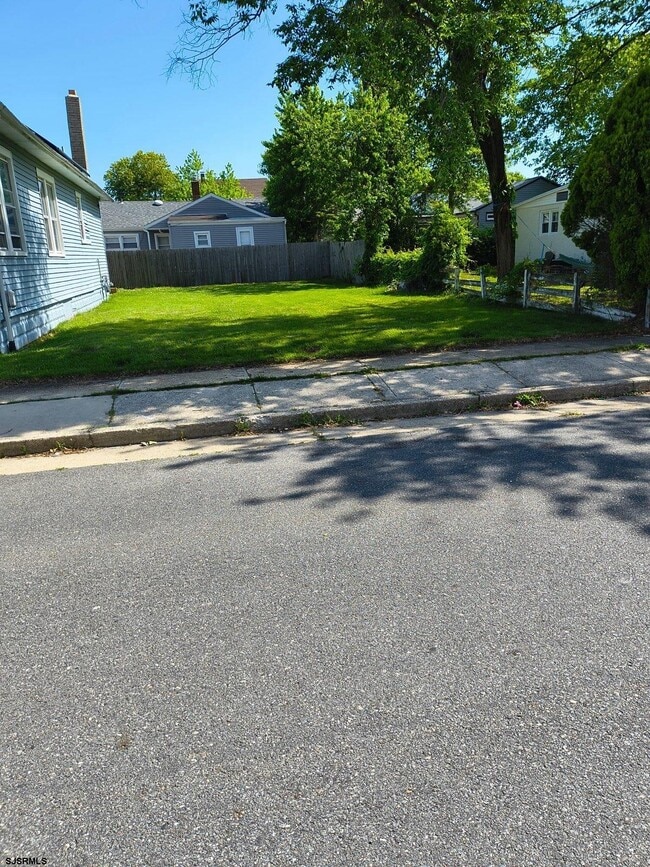 Building Photo - 1523 N Arkansas Ave