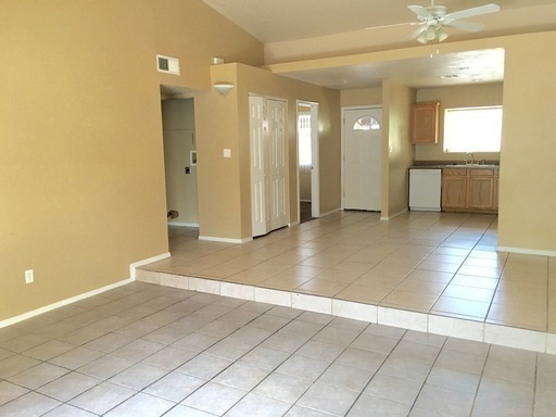 Building Photo - 2 bed 2 bath Townhome in Central Phoenix!!...