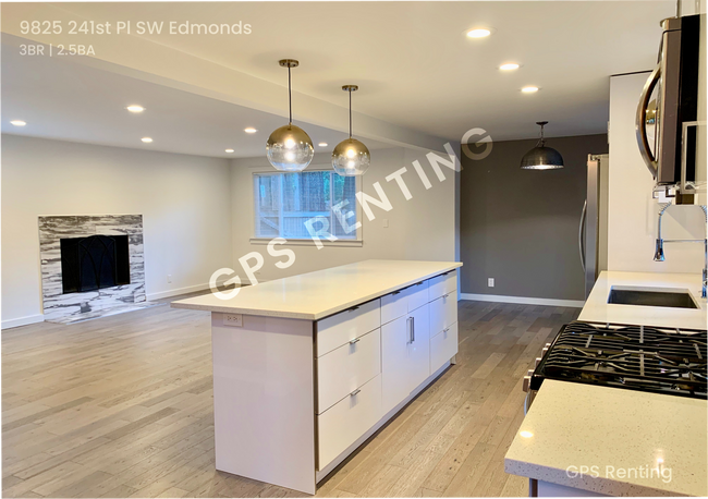 Building Photo - Edmonds 3bd beautifully updated home!