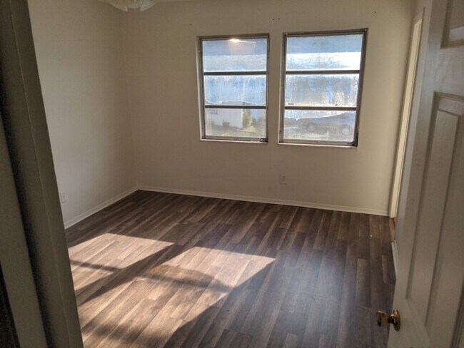 Building Photo - 224 Elliot Ave