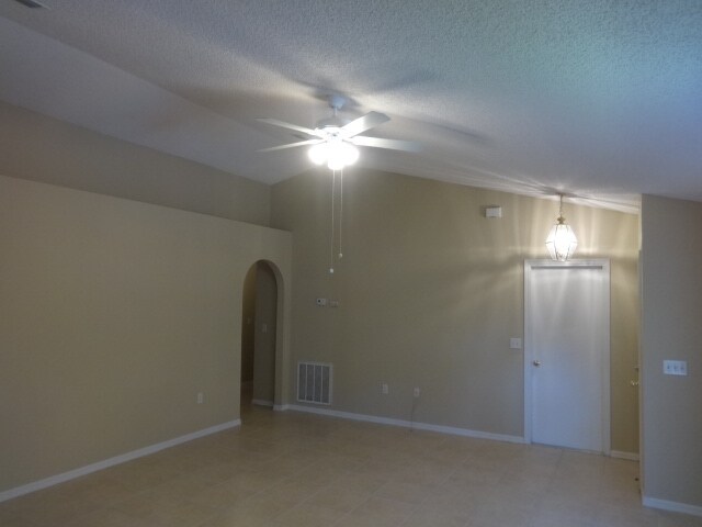 Foto del edificio - 2056 Redwood Cir NE