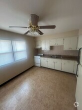 Building Photo - 309-311-311 Robinhood Ln