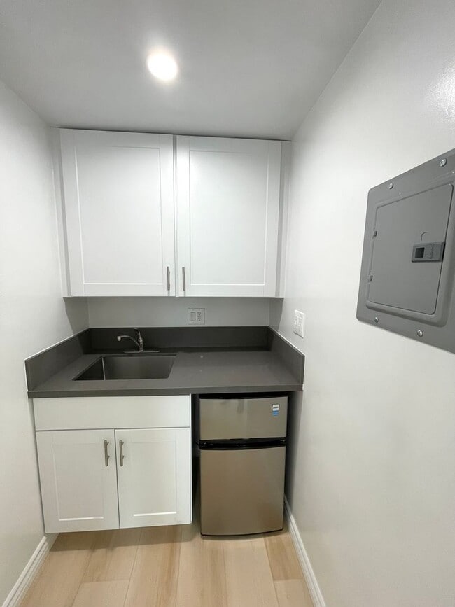 Building Photo - 10340-10360 Bellwood Ave