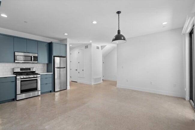 Building Photo - 4006 Avenue C