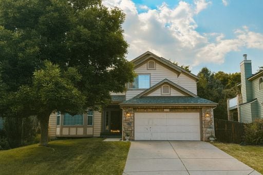 Available NOW is this open layout 5 bedroo... - Available NOW is this open layout 5 bedroo...