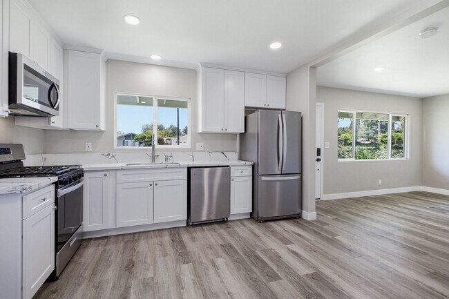 Building Photo - Stylishly Updated Pasadena Home with Spacious Yards Perfect for Entertaining