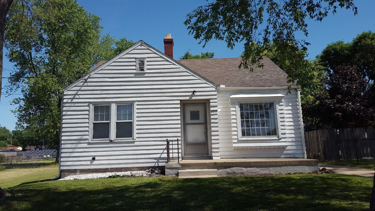 803 E War Memorial Dr, Peoria Heights, IL 61616 House Rental in