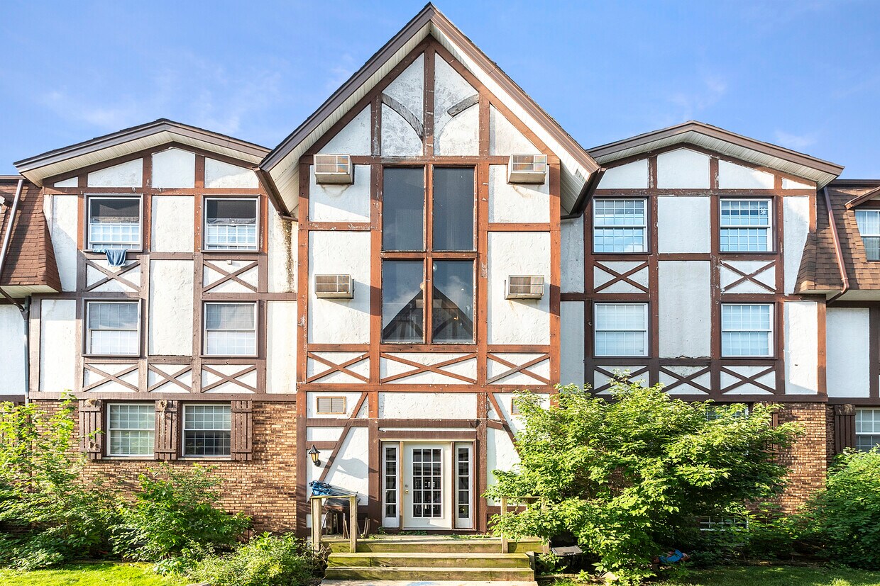 9435 86th Ct Unit 1W, Hickory Hills, IL 60457 Condo for Rent in Hickory Hills, IL