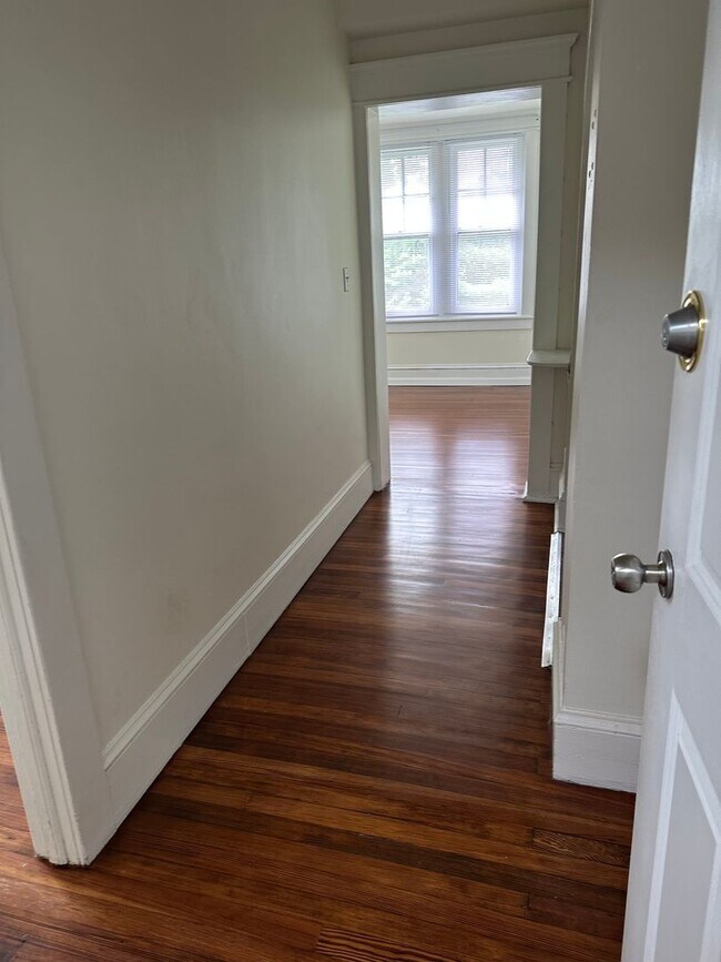 Foto del edificio - 1722 W Market St