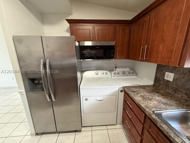 Building Photo - 2212 W 74th St