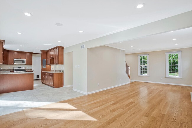 Foto del edificio - 1408 Damsel Ln