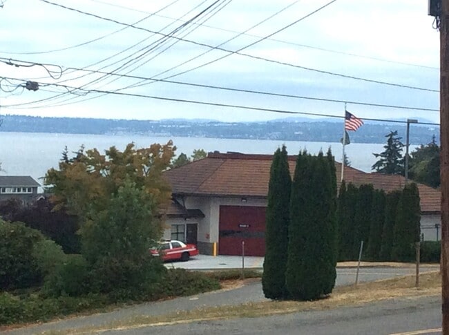 Building Photo - 6555 Dash Point Blvd NE