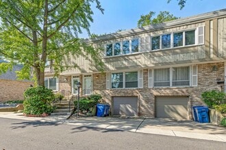 Building Photo - 1924 Wilmette Ave