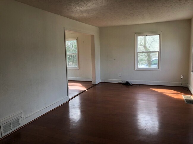 Foto del edificio - 46695 Yorktown Rd