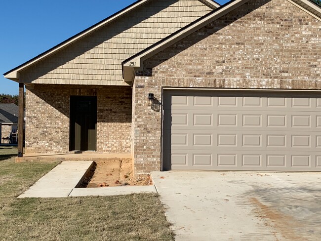 Building Photo - 4604 Wolf Run Trl