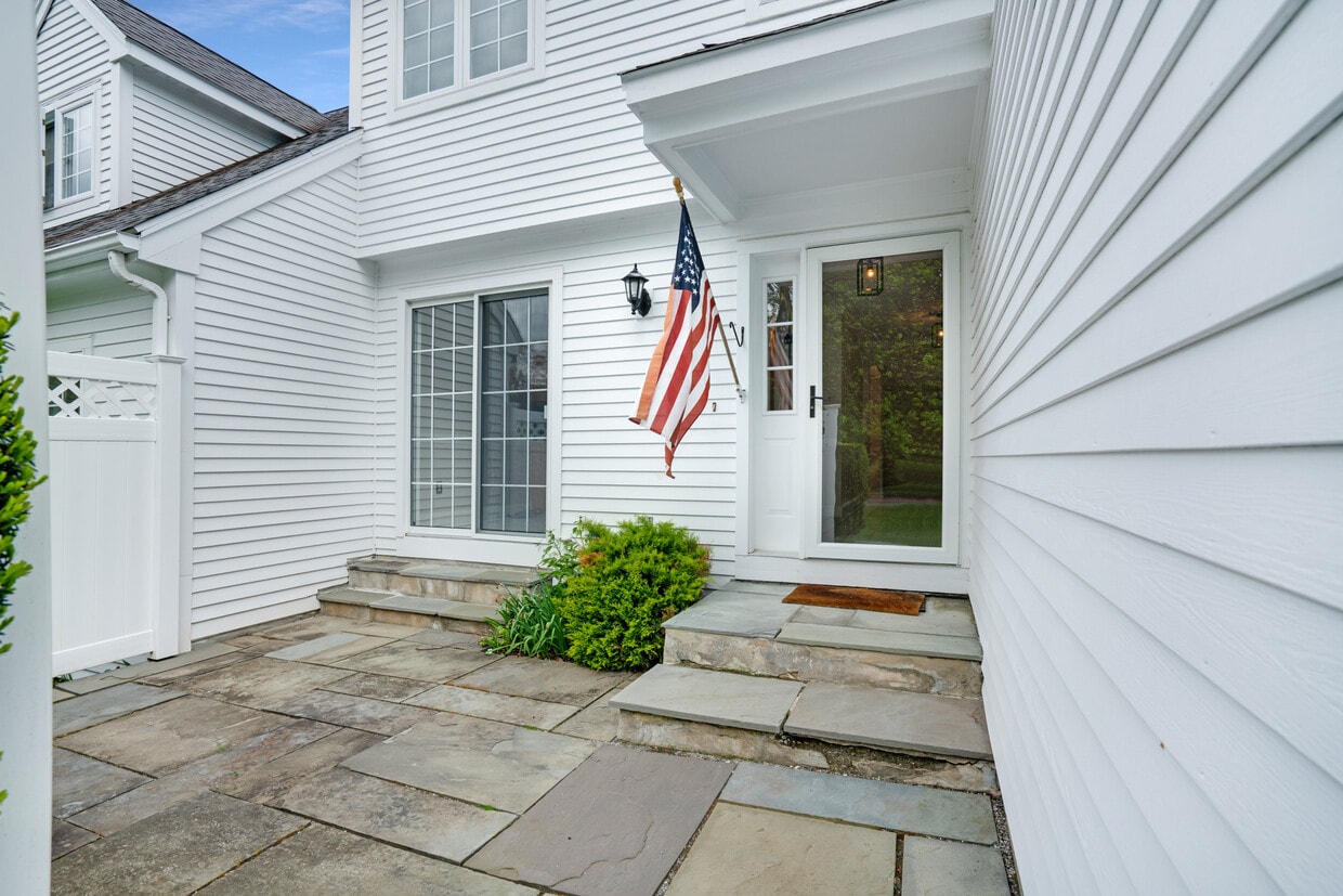 Primary Photo - 38 Quarry Ridge Rd