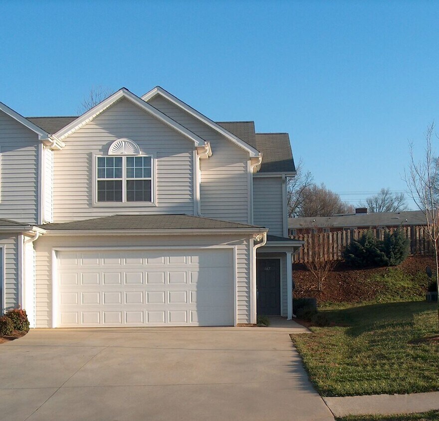 Primary Photo - 147 Springwood Ln