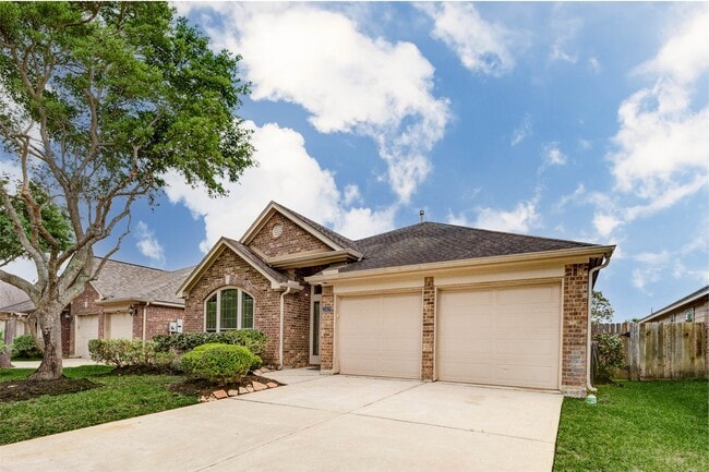 Foto del edificio - 25839 Riverside Creek Dr