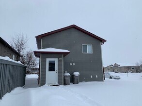 Building Photo - 7425 Westpointe Dr