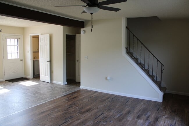 Building Photo - 109 Twin Hills Rd
