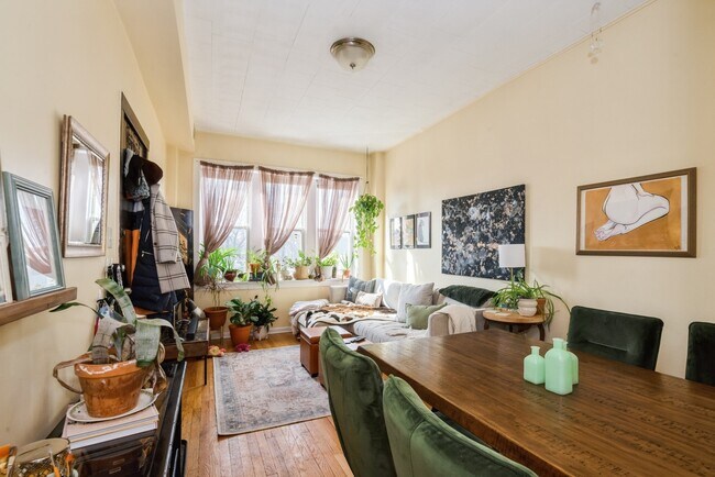 Foto del edificio - 2159 N Western Ave