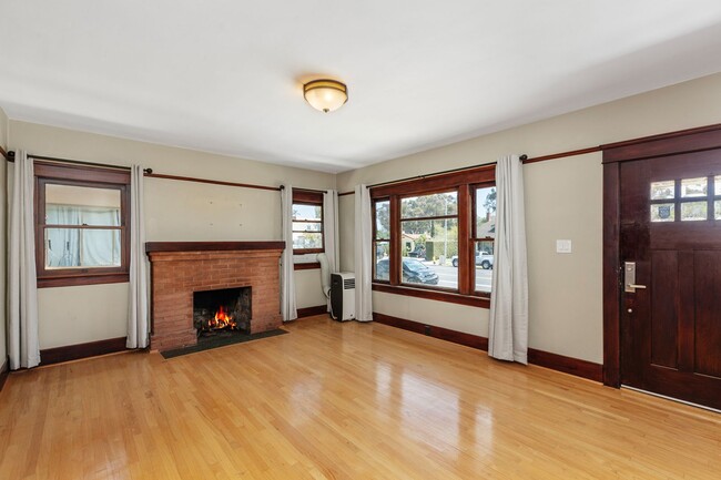 Building Photo - Mission Hills Craftsman!