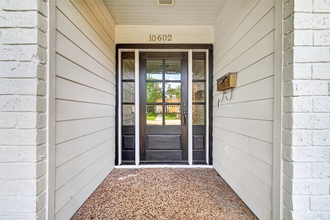 Foto del edificio - 10602 Longmont Dr