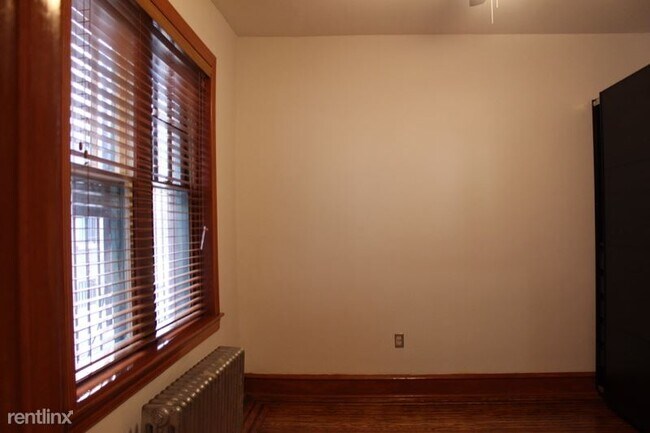 Building Photo - 4054 Chestnut St