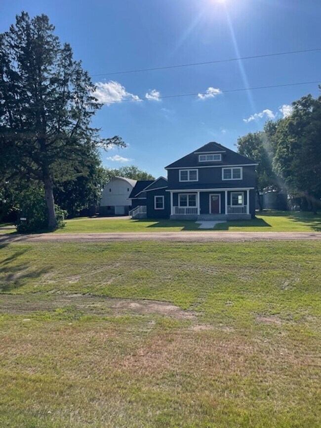 Building Photo - Remodeled 5 Bedroom Home in Foley!